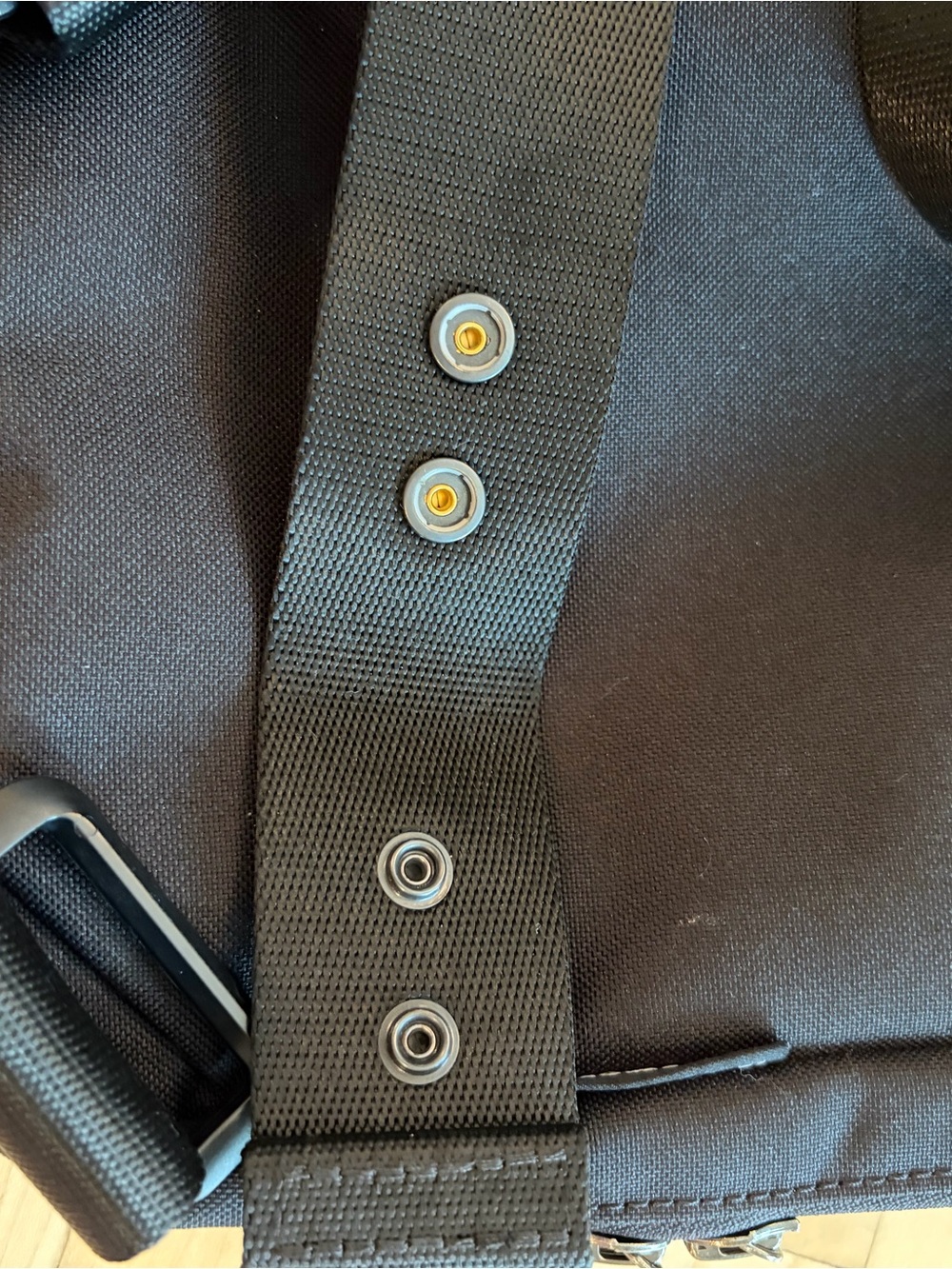 black Lululemon Commuter Sling Bag 3.5L - Picture 4 of 8